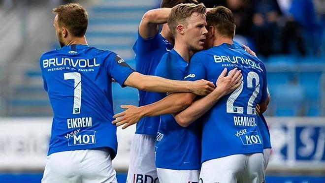 一个冠军杯 一个冠军杯